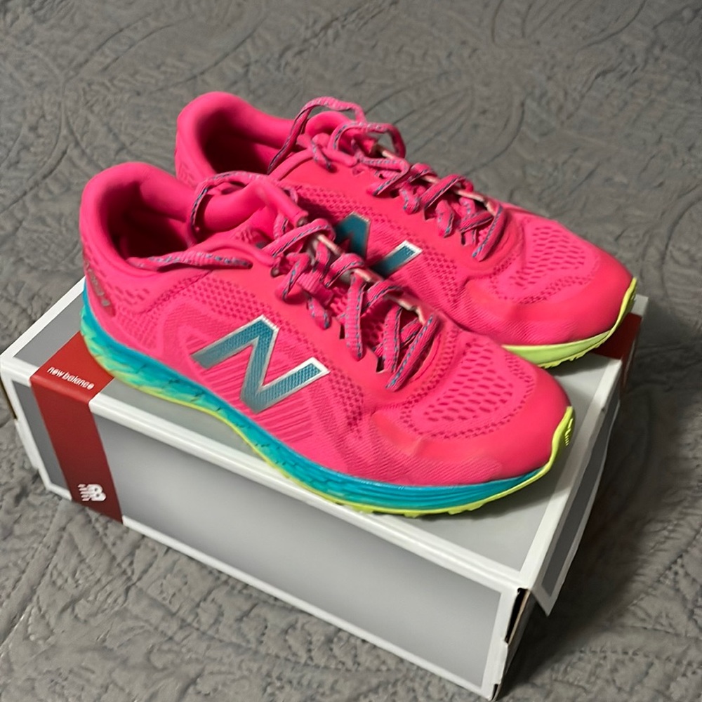 Youth 3.5/Womens 5 New Balance